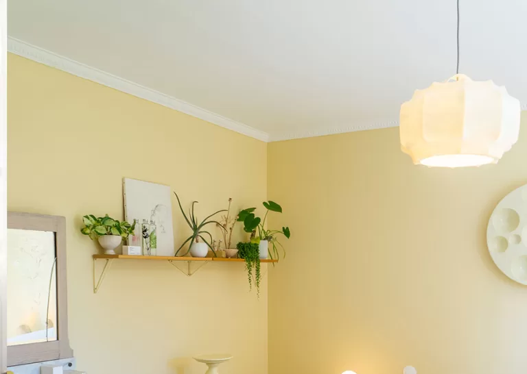 màu vàng kem – vàng ánh kim