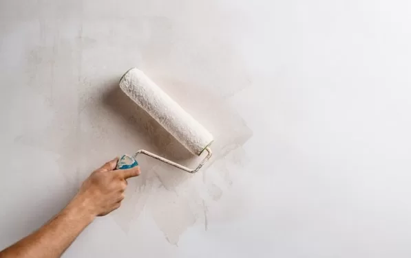 Thi công lớp sơn chống thấm thứ nhất