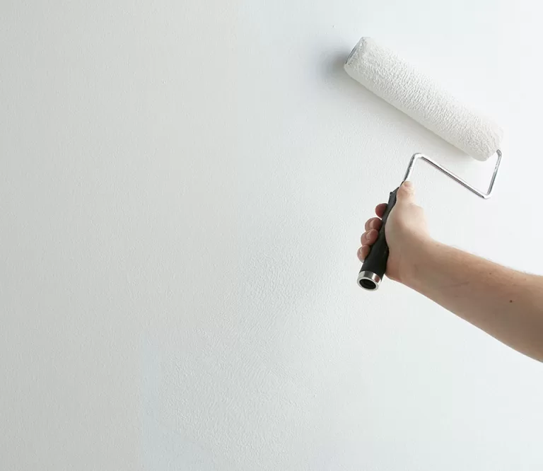 Độ ẩm tường bao nhiêu thì sơn được? Sử dụng sơn lót chống kiềm