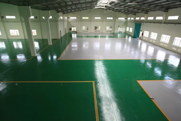Cách tự sơn sàn bê tông tại nhà đơn giản - Kiểm tra bề mặt sau khi sơn