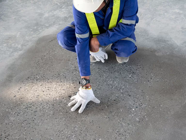 Quy trình sơn sàn epoxy chuẩn kỹ thuật - Khảo sát và chuẩn bị bề mặt sàn